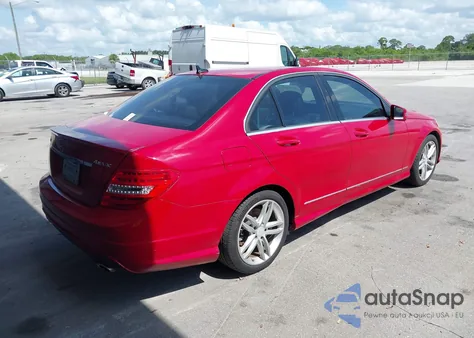 2014 Mercedes-Benz C 300 Luxury 4Matic/Sport 4Matic z USA, uszkodzony, nr VIN WDDGF8AB9EA952319